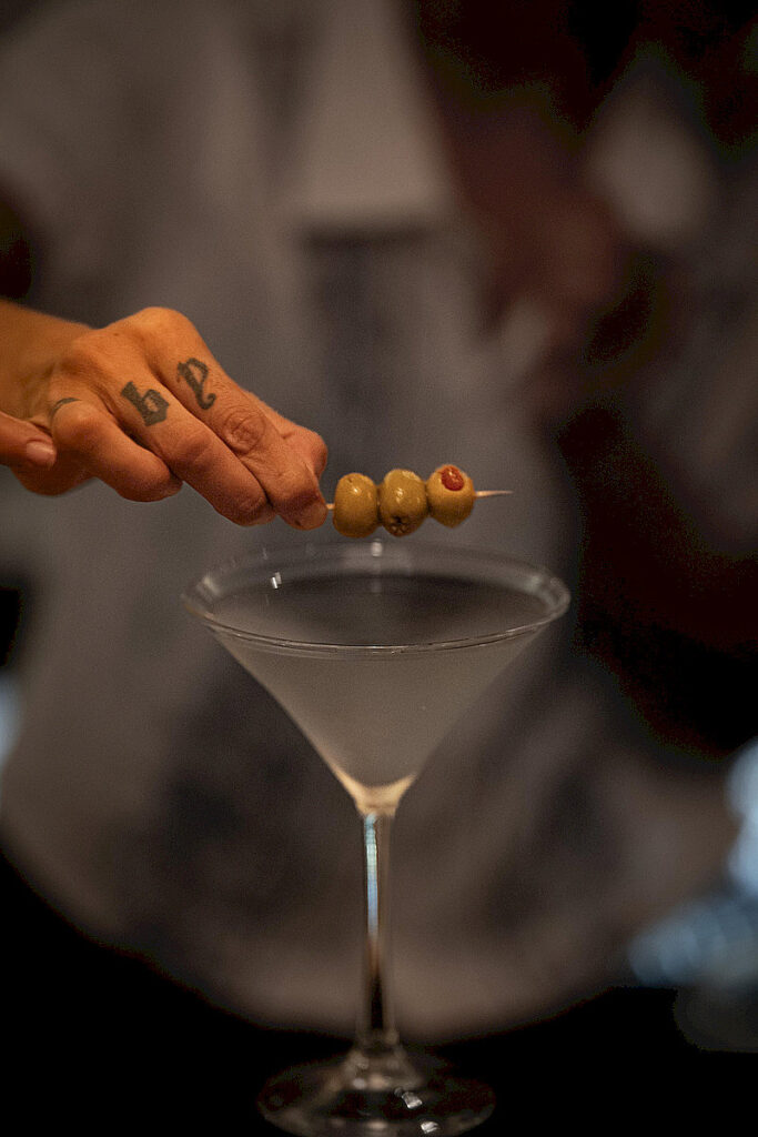 bar sanctum coktail olive