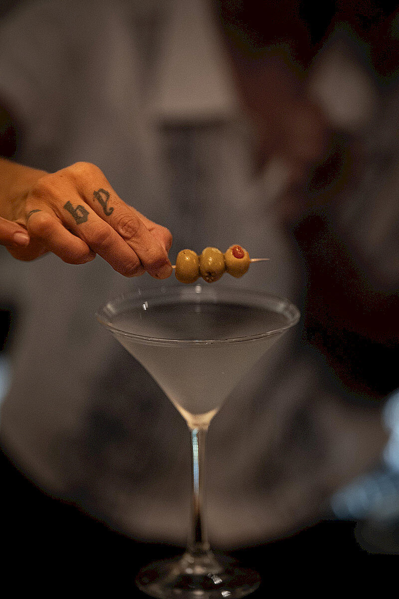 bar sanctum coktail olive